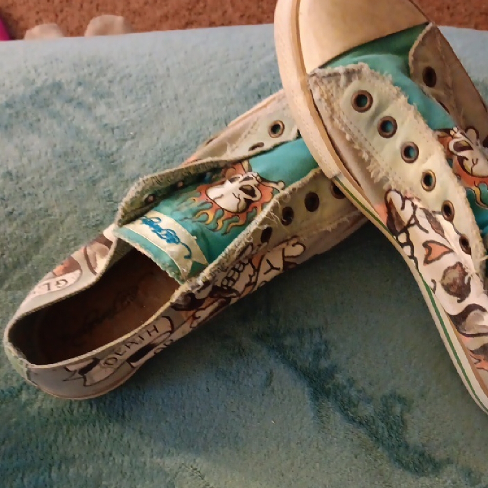 Graphic Slip-On Sneakers with Green and Beige Accents